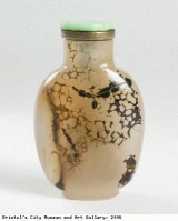 Snuff bottle imitating chalcedony